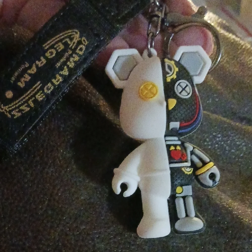 Black and White Bear Keychain - Picture 3 of 5